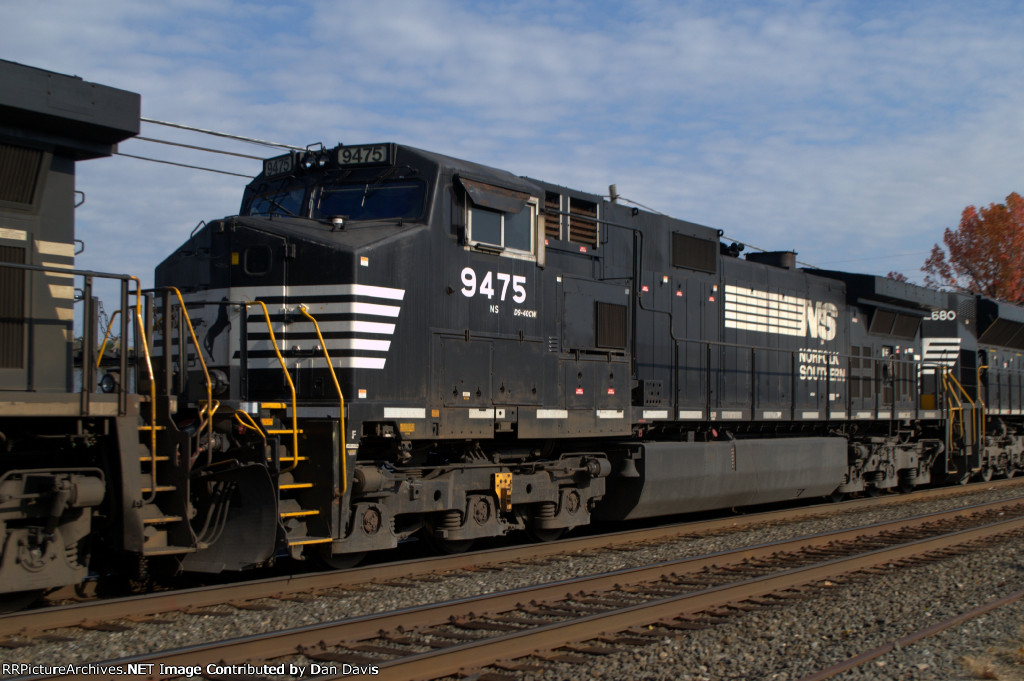 NS C40-9W 9475 trails on 21M